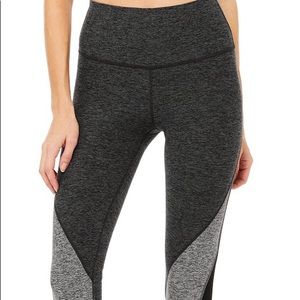 Highwaist Alosoft Momentum Legging from ALO Yoga.